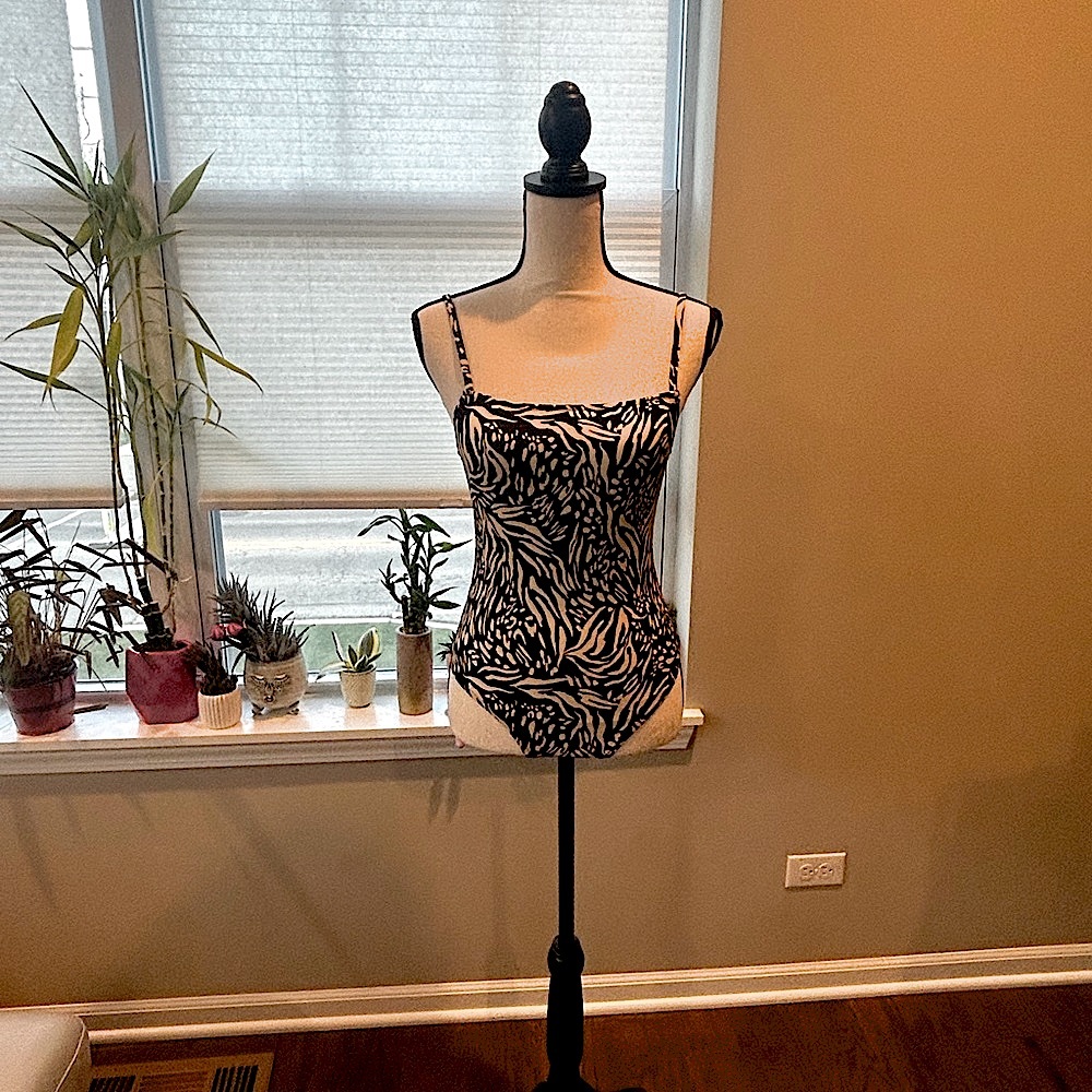✨Quiksilver (NWOT) One-piece Swimsuit Size S✨